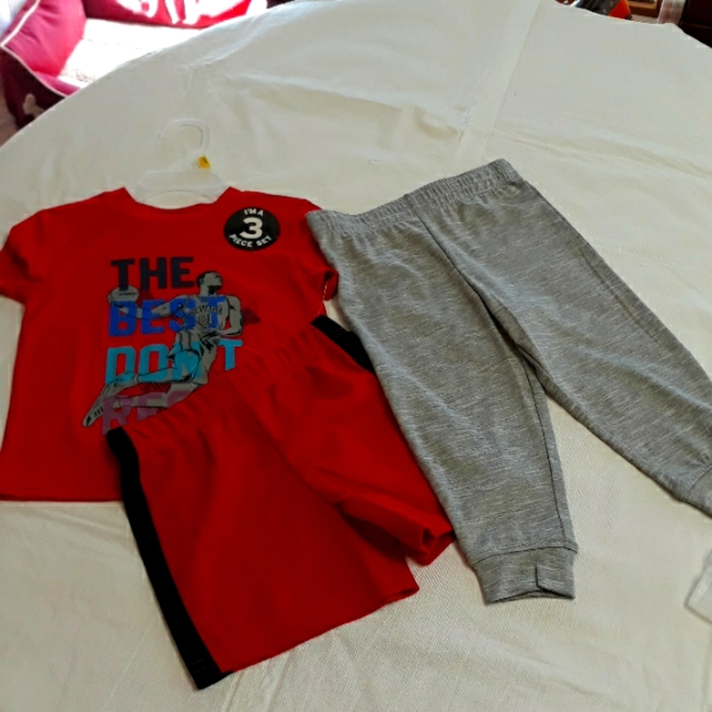 Nwt kidgets three piece set 18 months